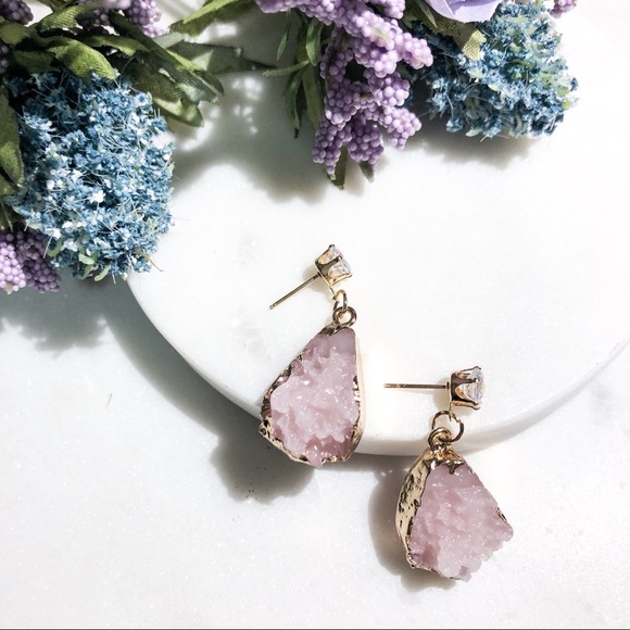 Petals & Handmade 🌿 Jewelry - JUST IN✨Gold Tone Resin Drop Earrings